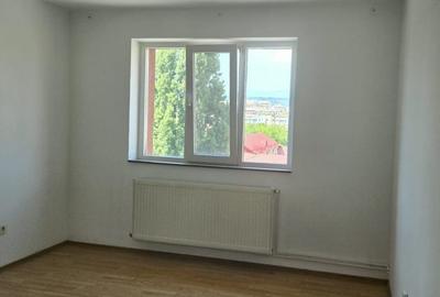 De vânzare apartament 2 camere decomandat | Zona 8 Mai - 22