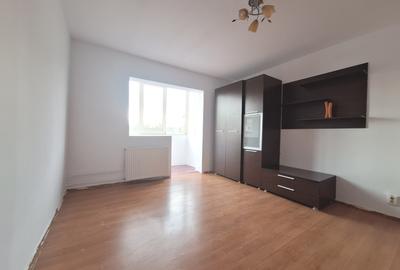 Apartament cu 2 camere semidecomandat, mobilat în Lipovei