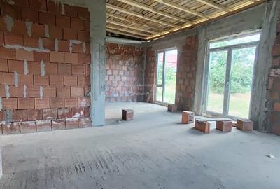 Casă individuală cu 4 camere în Domnești