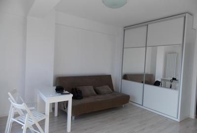 Studio cochet langa MALL VITAN,imobil 2015, et 3, mobilata, centrala proprie. - 1