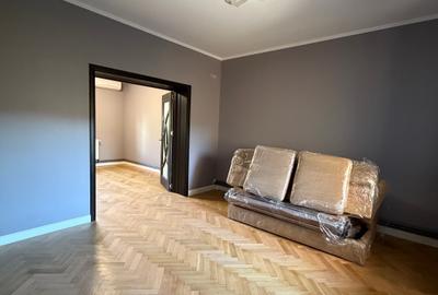 Parter de vila stradal - Calea Vitan colt cu Mihai Bravu / 2 camere - 50mp - 3