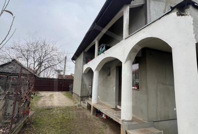 Casa, singur in curte, cartier Bulgaria, zona strazii Plevnei - 14