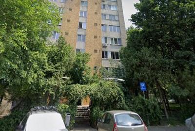 Apartament 3 camere, intre Bld. Obregia si Emil Racovita. Loc de parcare - 1