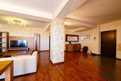 De închiriat Apartament de 3 Camere, Vedere la Mare, în Centru, 180mp utili. - 5