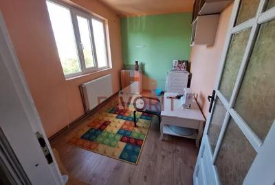 4 camere | etaj intermediar | centrala proprie | zona excelenta | - 5