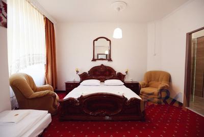Casa cu 3 apartamente, P-ta Unirii , Str. Primariei - 2