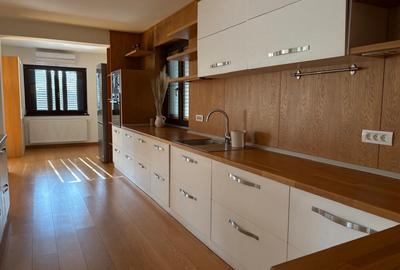 Vila exclusivistă cu 6 camere, piscina si grădină Băneasa - 4