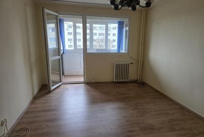 Apartament cu 2 camere decomandat în Titan