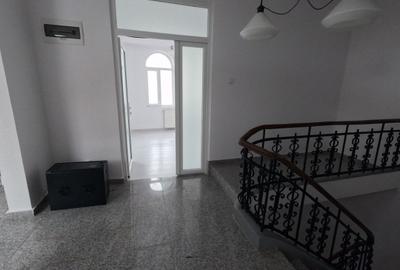 Imobil Central 355 mp | D+P+1+M | Consolidat & Renovant | 9 Camere - 24