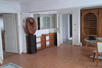 Apartament cu 3 camere decomandat, mobilat în Decebal