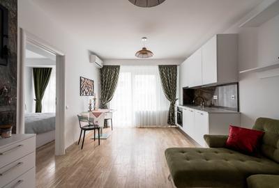 Apartament cu 2 camere semidecomandat, mobilat în Decebal