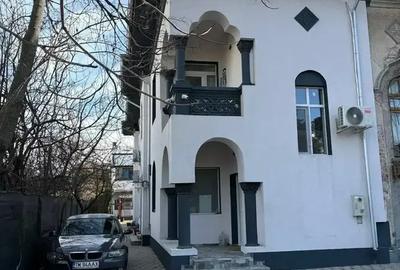 Casă cu 6 camere în Moșilor