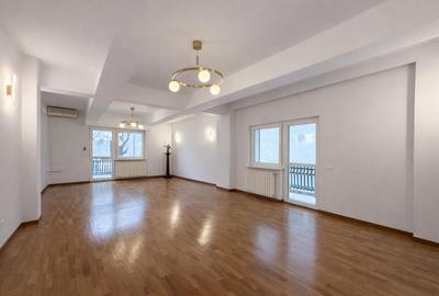 Apartament cu 4 camere decomandat în Primăverii