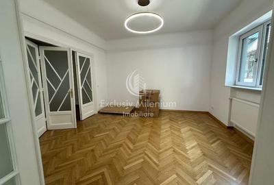 Apartament cu 3 camere semidecomandat, mobilat în Universitate