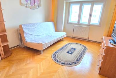 Apartament cu 3 camere decomandat, mobilat în Alexandru cel Bun