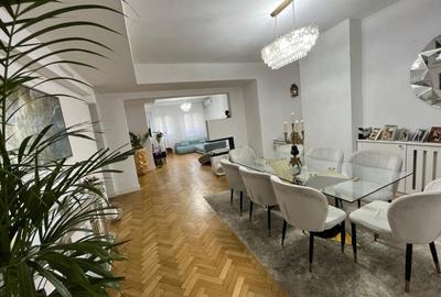 Apartament cu 4 camere decomandat, mobilat în Capitale