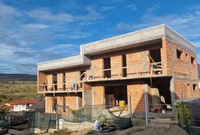 Duplex cu 4 camere în Iris