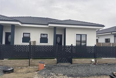 Casă individuală cu 3 camere în Moșnița Nouă