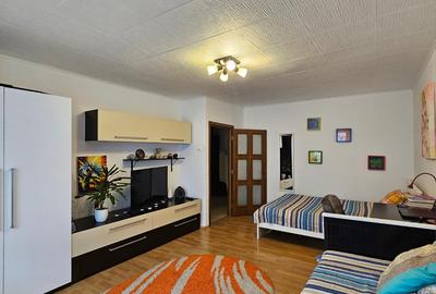 Crangasi - garsoniera de vanzare, decomandata, 40 mp. - 2