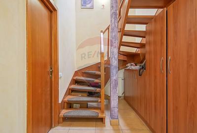 Casă / Vilă cu 4 camere de vânzare în zona Tractorul - 13