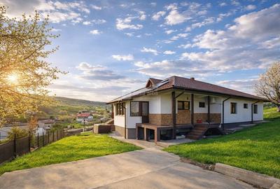 Proprietate cu panorama deschisa, constructie robusta | apus memorabil - 2