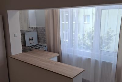 Vanzare garsoniera transformata in 2 camere. renovata, centrala proprie, etaj 1 - 4