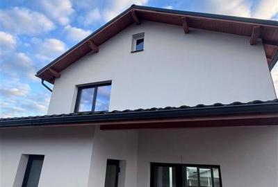 Casa cu 4 camere 5 ari teren - 6