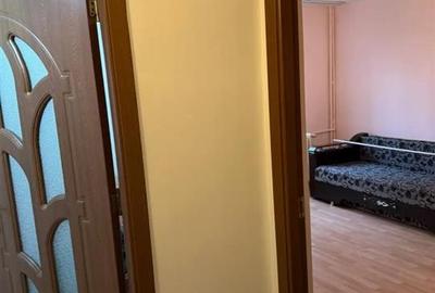 Apartament cu 2 camere semidecomandat în Podu Roș