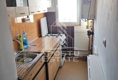 Apartament cu 3 camere semidecomandat, mobilat în Aurel Vlaicu