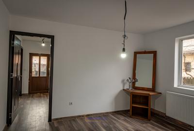 Casa de vanzare in spate la Kaufland Comanesti - 6