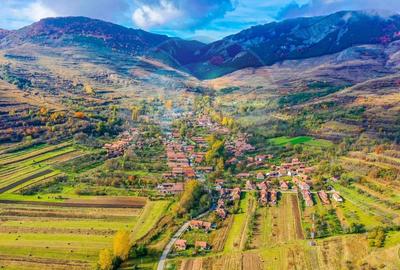 Casă din piatră la poalele Bedeleului – Izvoarele, Alba - 1