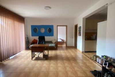 Apartament de vanzare cu 3 camere Zona Centrala