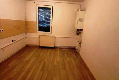 Inchiriem Apartament 3 Camere Nemobilat Decomandat Tractorul