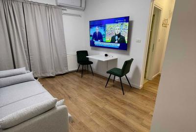 Piata Romana Dorobantilor langa Liceul Gaerman, metrou Piata Victoriei - 2