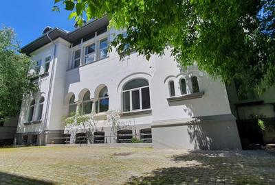 Casă cu 10 camere în Dorobanți