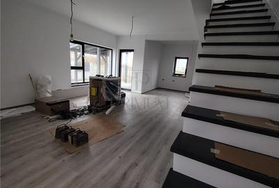 Duplex modern separat prin baie - zona linistita - pompa caldura - 2 fronturi st - 7