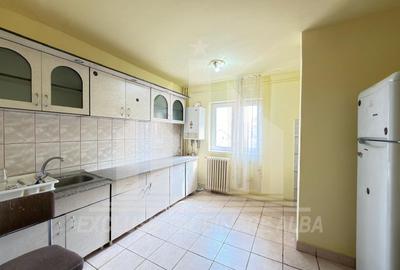 Apartament cu 3 camere în Cetate