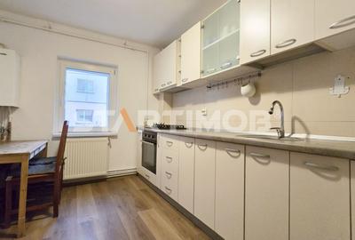 Apartament cu 3 camere decomandat în Răcădău