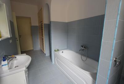 Apartament spatios 3 camere,zona medicina - 9