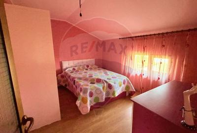 Casă cu 4 camere de vânzare Nămoloasa I Galati - 11