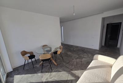 Disponibil imediat. La asfalt. Bucatarie inchisa. 2 Locuri de Parcare. - 3