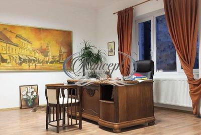 Apartament cu 6 camere semidecomandat, mobilat în Central