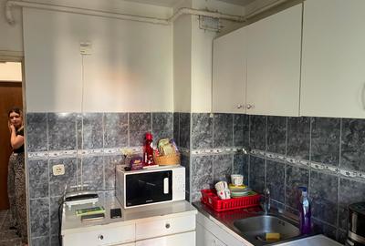 Calea Calarasilor, garsoniera spatioasa , bloc 1990, 104000 E. - 7