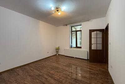 Casă cu 2 camere în Fabric