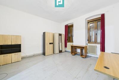 Casă 2 camere + anexe, teren 234 mp. - 6