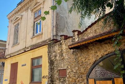 Propun spre vinzare vila in zona zero universitate 308 mp - 1