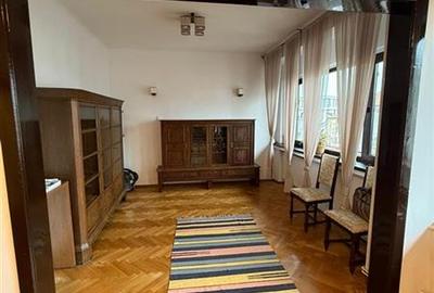 Apartament cu 4 camere semidecomandat, mobilat în Dacia