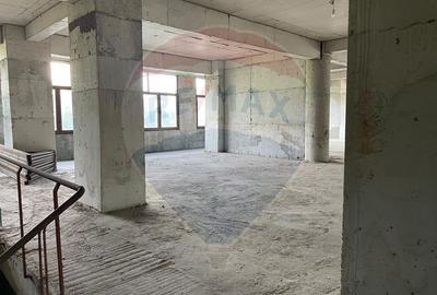 Spațiu comercial de 675mp de vânzare în zona Dudesti - 1