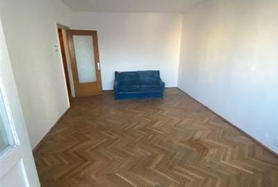 Apartament 3 camere decomandat Judetean