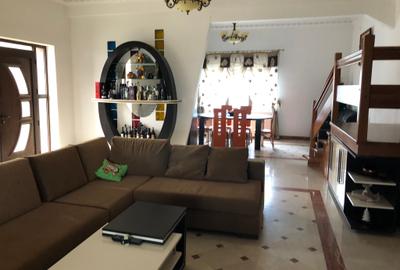 Casă cu 5 camere în Ștefănești